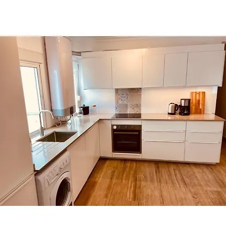 Superb Centre Town Apartment, 2 Bedrm, 2 Bathrm Apartment